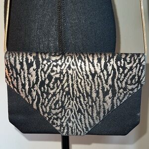Genie Women’s Vintage Silky Black Metallic Gold Animal Print Purse Bag Clutch